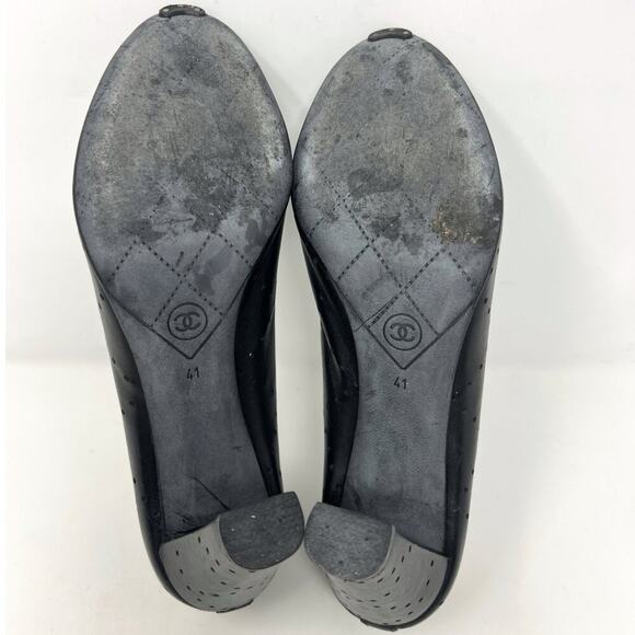 CHANEL Spring 2007 Black Leather Perforated Mary Jane Pumps – Size 41 - Picture 7 of 9